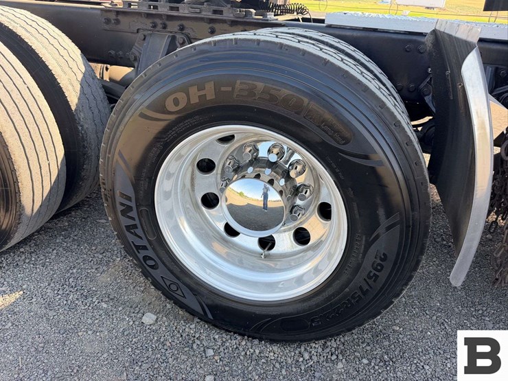 2016-kenworth-t680-image-15