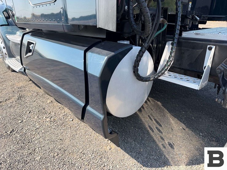 2016-kenworth-t680-image-19