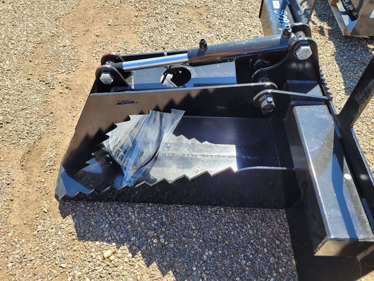 skid-steer-spade-grapple-image-3