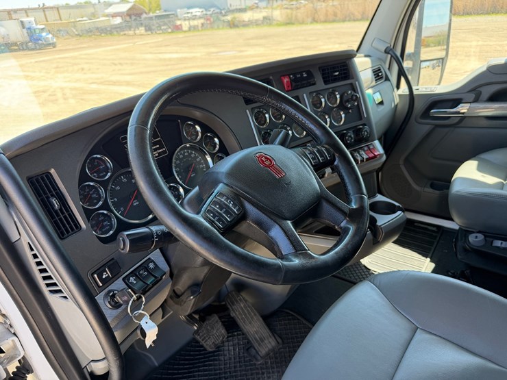 2018-kenworth-t680-image-48