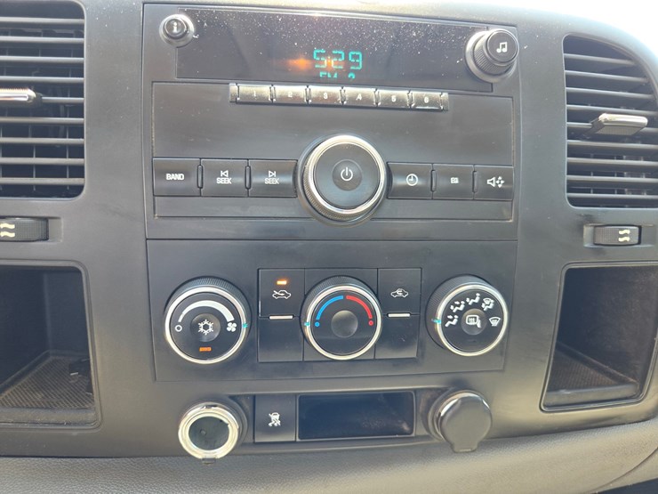 2011-chevrolet-2500-image-48