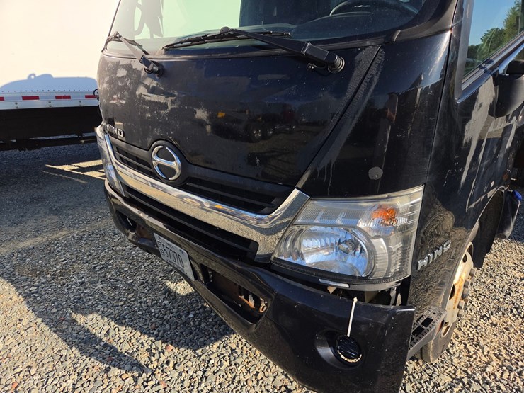 2015-hino-195-image-9
