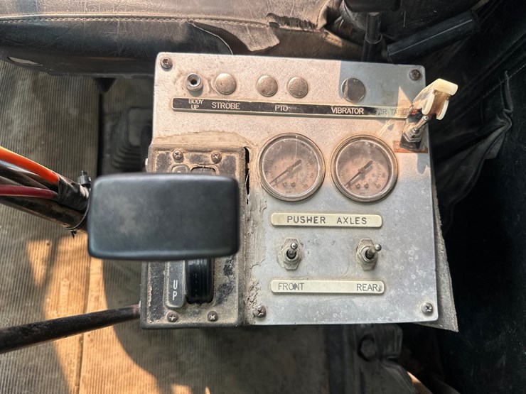 1997-mack-dm688s-image-35