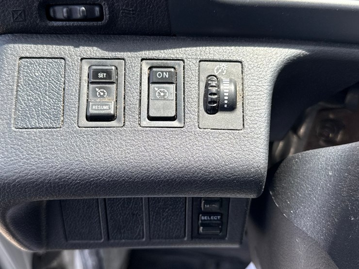 2018-hino-268-image-53