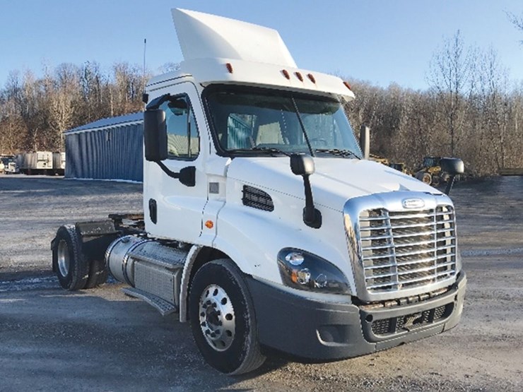 2018-freightliner-cascadia-113-image-1