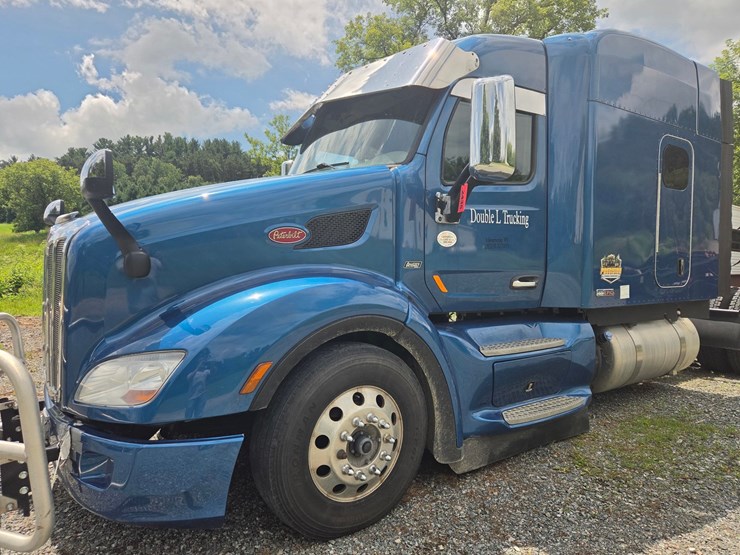 2019-peterbilt-579-image-8