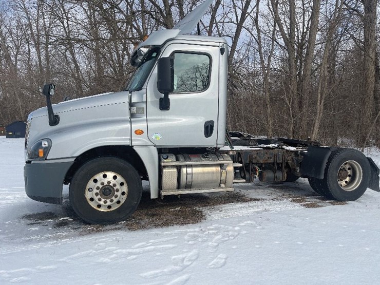 2018-freightliner-cascadia-125-image-1