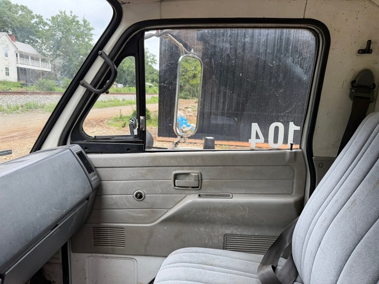 1993-isuzu-npr-image-59
