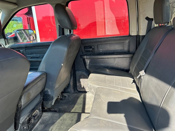 2017-dodge-3500-image-45