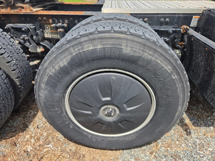 2019-peterbilt-579-image-69