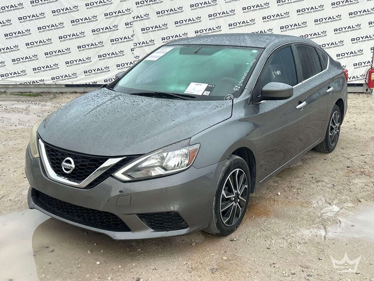 2016-nissan-sentra-sedan-image-1