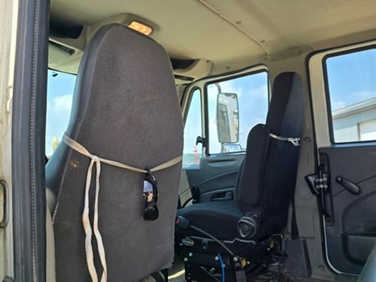 2009-international-durastar-4400-image-27