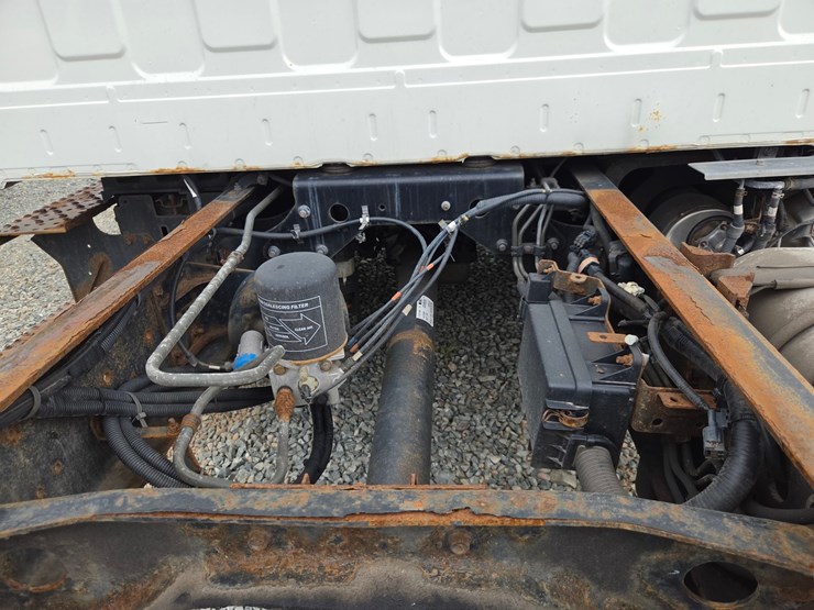 2013-hino-268-image-20