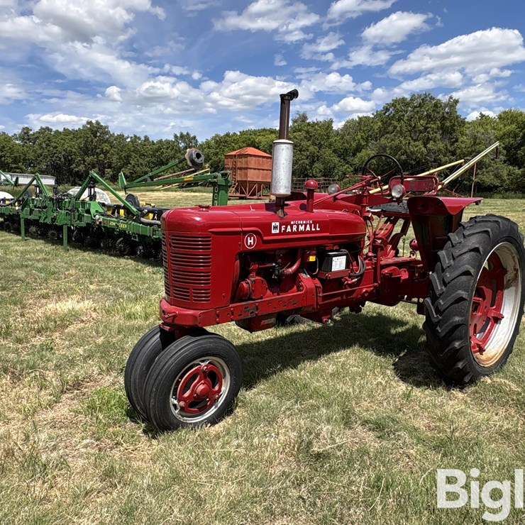 Farmall H 2WD Tractor