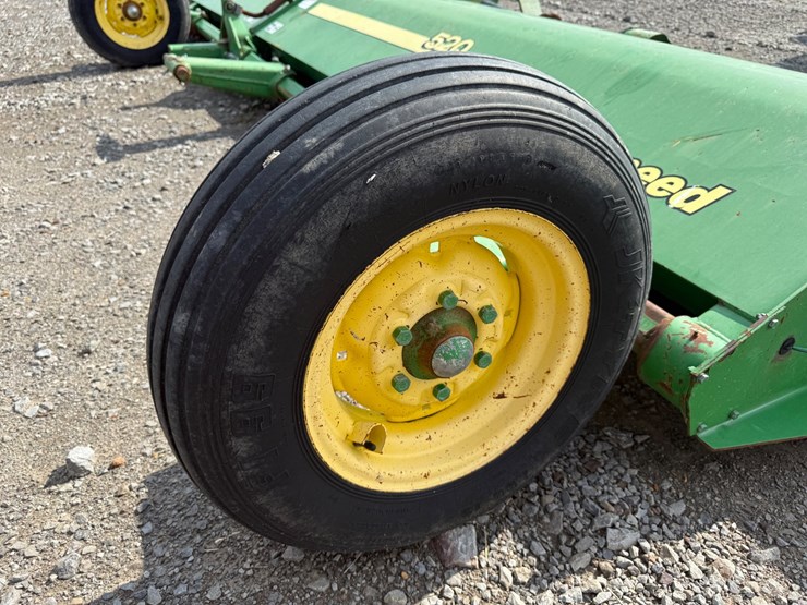 john-deere-520-image-5