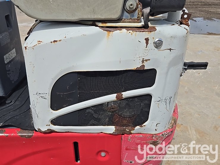 2017-takeuchi-tb210r-image-28