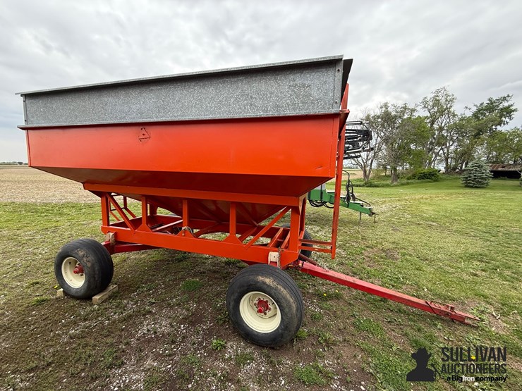 e-z-trail-275-bushel-gravity-wagon-image-4