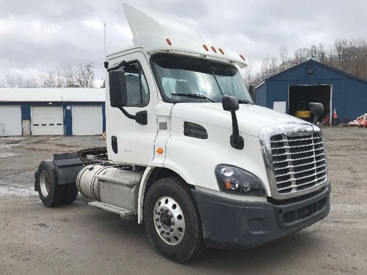2018-freightliner-cascadia-113-image-1