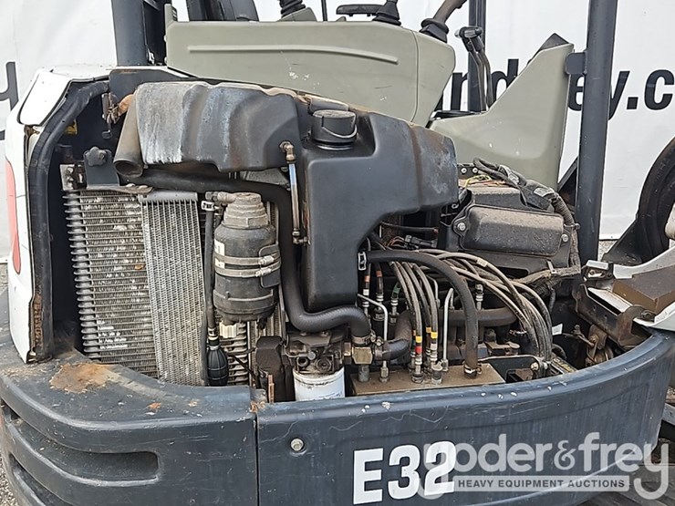 2017-bobcat-e32-image-35