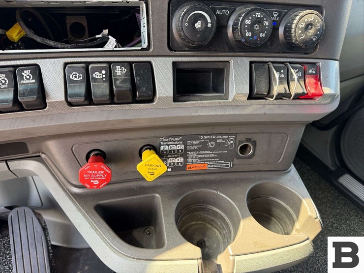 2016-kenworth-t680-image-30
