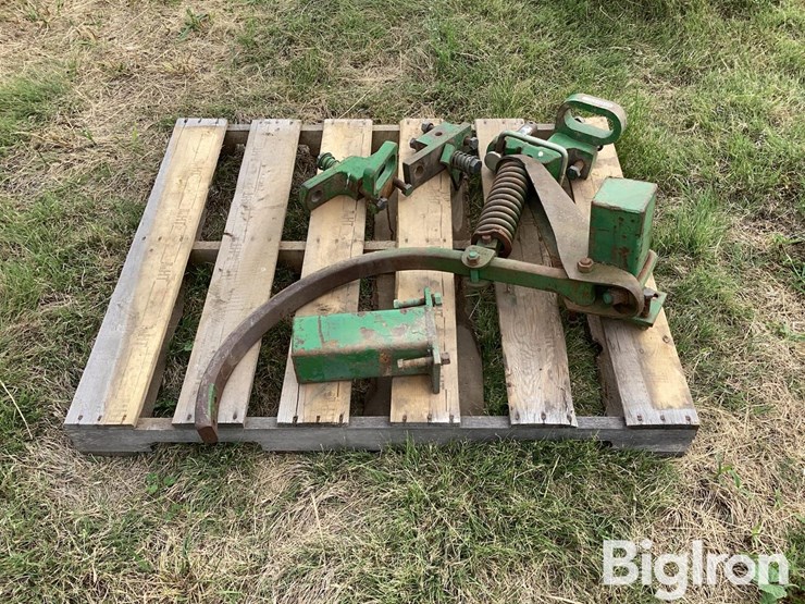 john-deere-various-tractor/tillage-parts-pallet-image-4