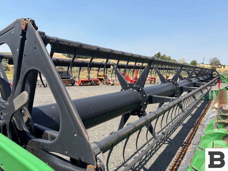 2019-john-deere-635f-image-9