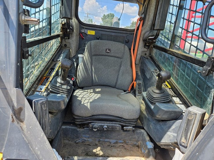 deere-331g-image-37