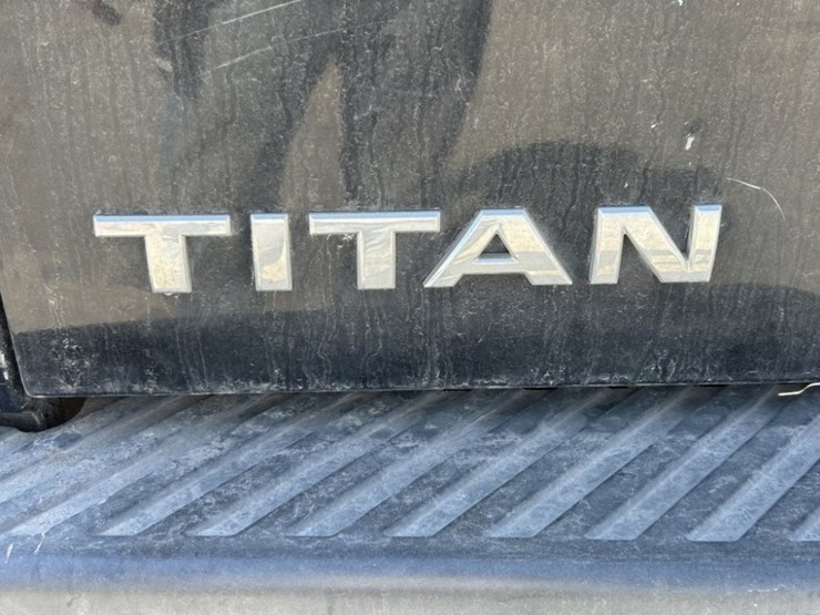2012-nissan-titan-image-11
