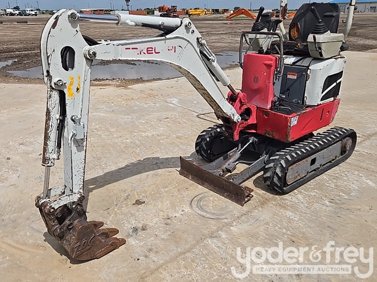 2017-takeuchi-tb210r-image-23
