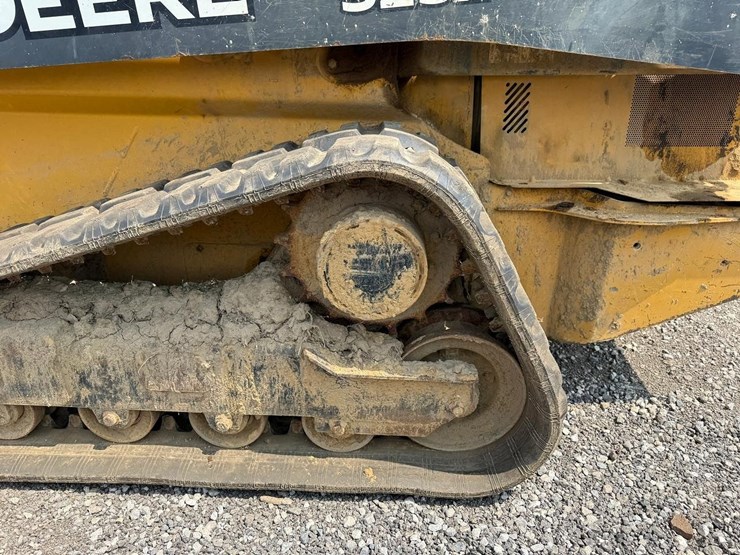 2016-deere-323e-image-18