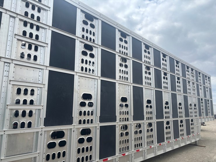 #2150-•-2017-barrett-53'-cattle-semi-trailer-image-9