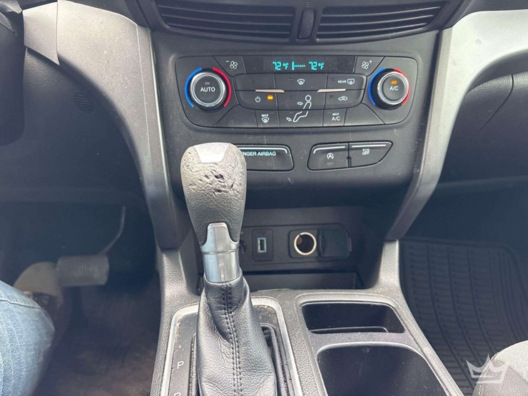 2017-ford-escape-image-16