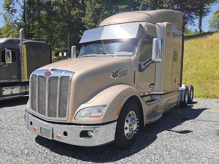 2017-peterbilt-579-image-1