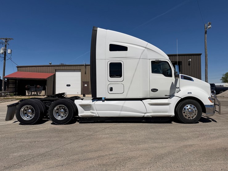 2018-kenworth-t680-image-6