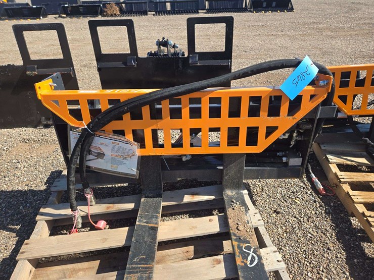 skid-steer-quick-attach-hydraulic-pallet-forks-image-4
