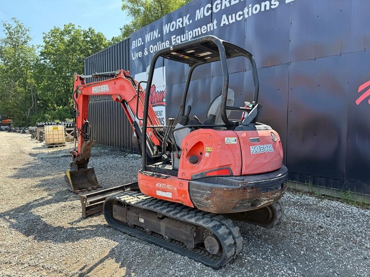2017-kubota-kx040-4-image-2