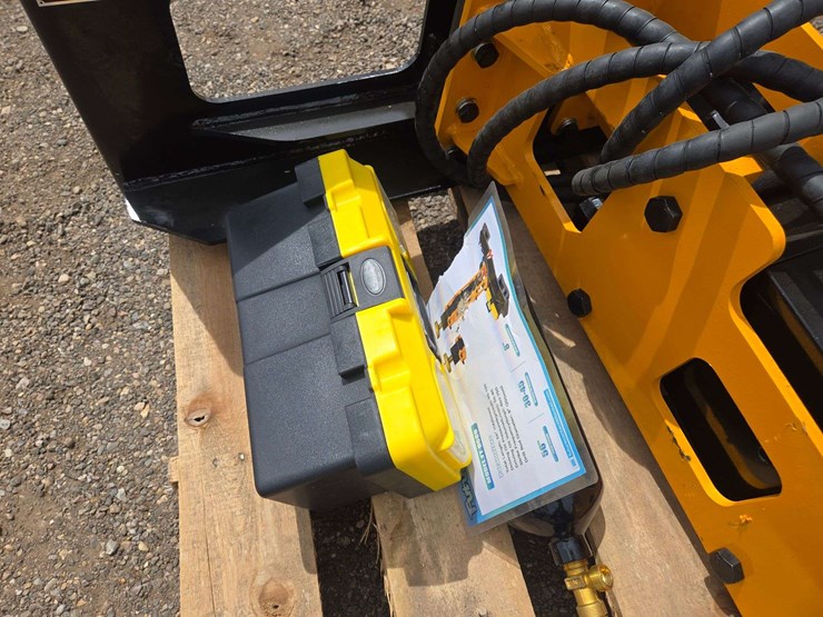 future-ft-d680-skid-steer-post-driver-image-5