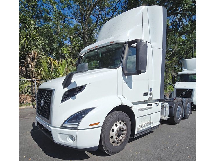 2023-volvo-vnr300-image-1