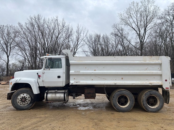1997-ford-lt8000-image-2