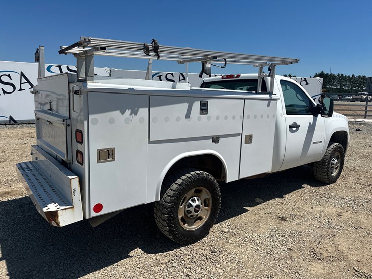 2011-chevrolet-2500-image-8