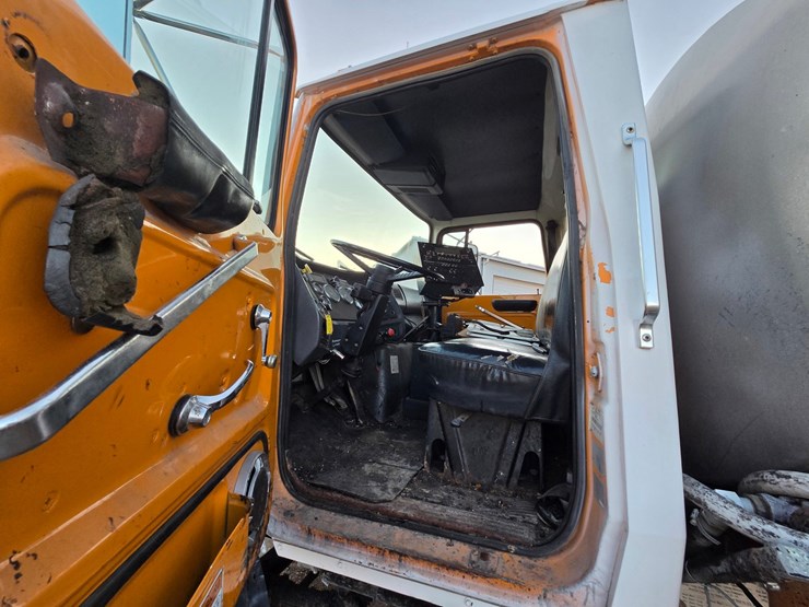 1991-ford-l8000-image-57
