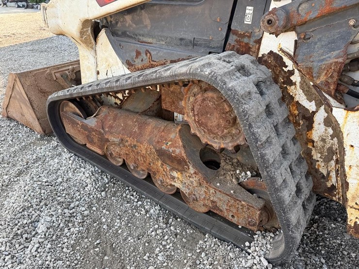 2023-bobcat-t64-image-17