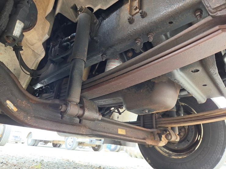 2013-hino-268-image-35