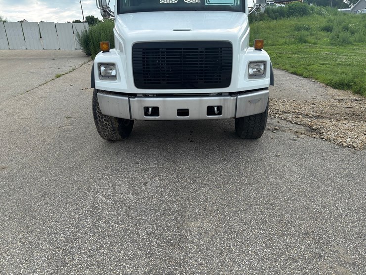 1999-freightliner-fl80-image-6