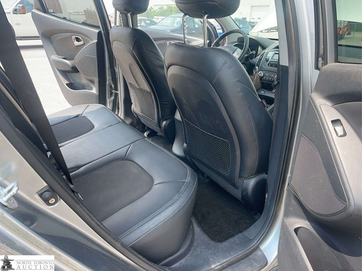 2010-hyundai-tucson-image-18