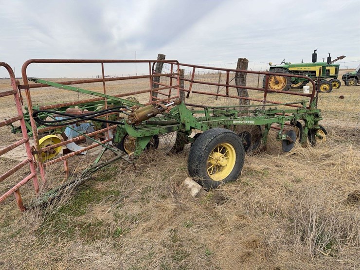 john-deere-pull-type-four-bottom-plow-image-1