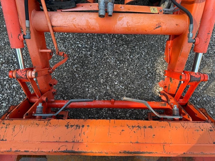 2013-kubota-l4760-image-10