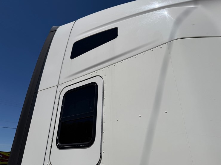 2018-kenworth-t680-image-24