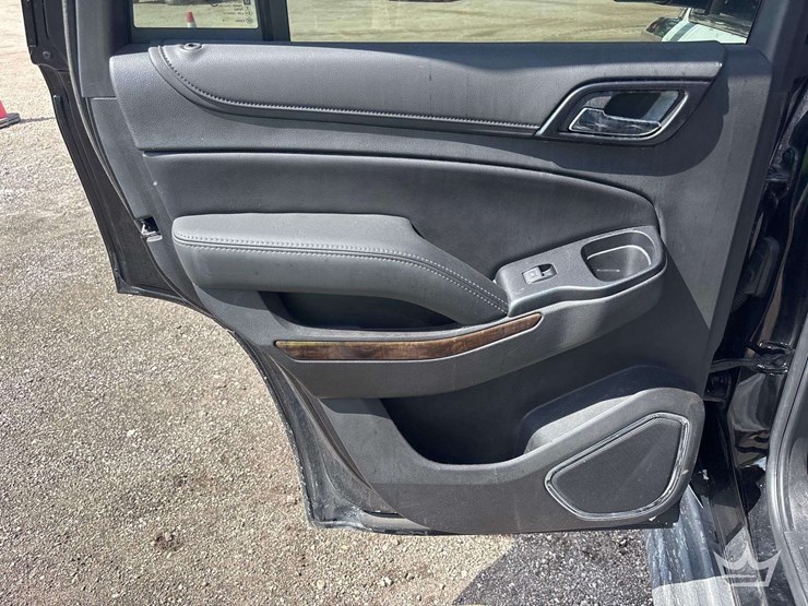 2020-chevrolet-tahoe-image-18