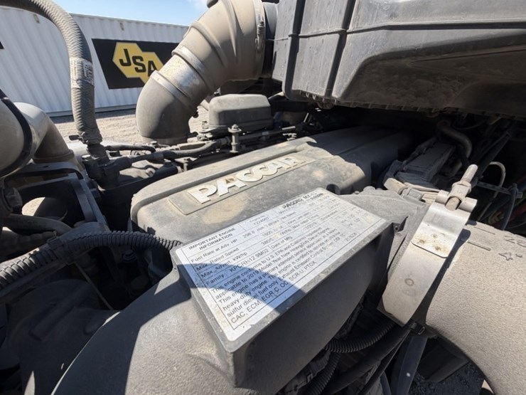 2021-peterbilt-567-image-9
